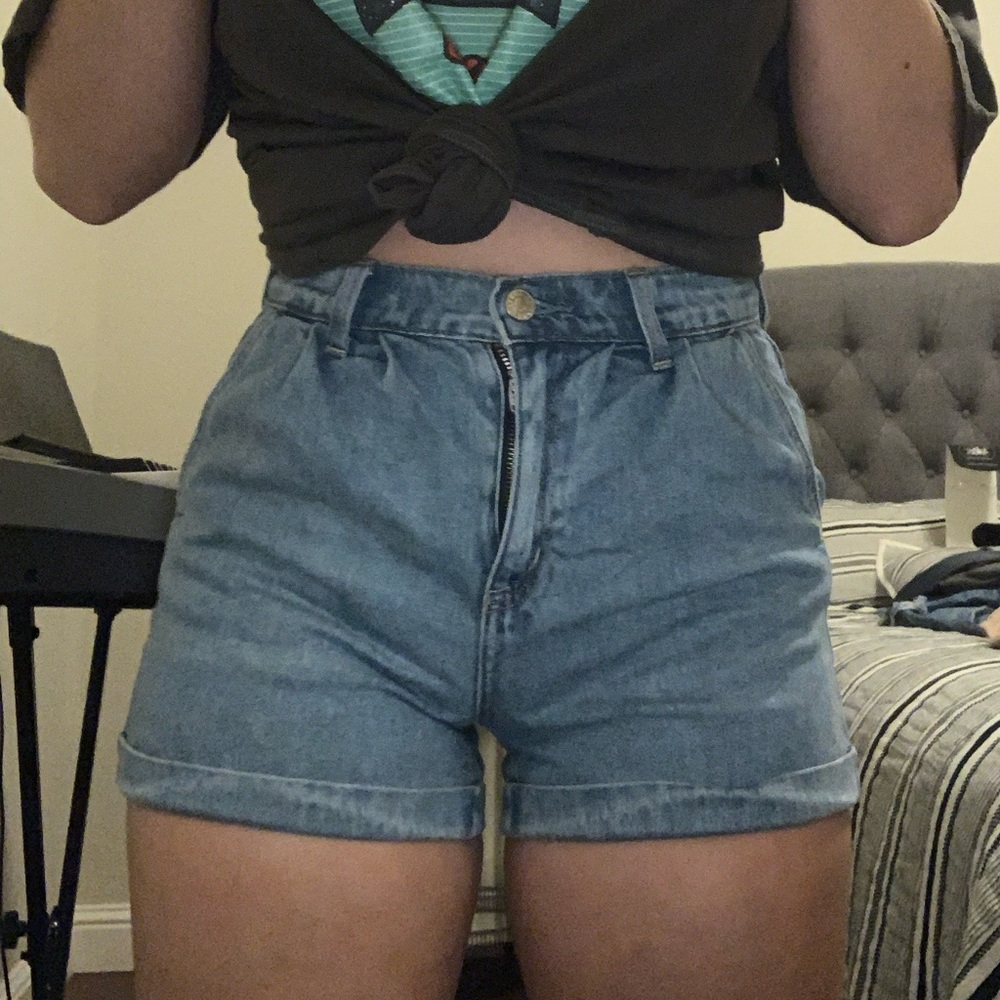 Light wash mom shorts